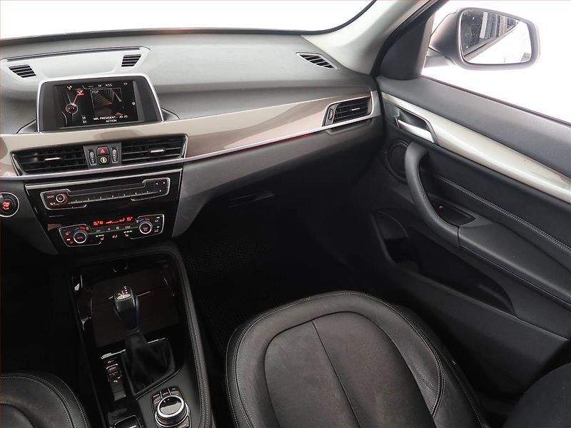 BMW X1 (2016) sDrive18d, Automat, Kůže - fotka 8 z 21
