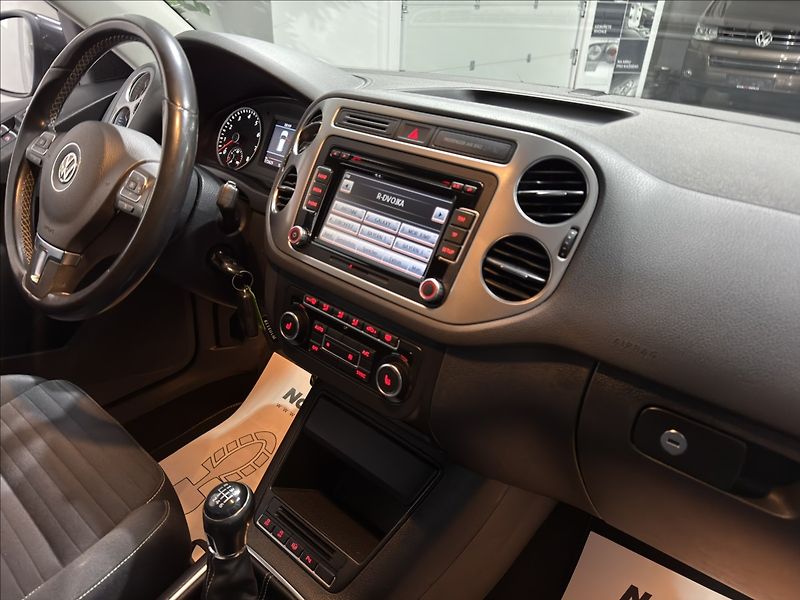 Volkswagen Tiguan 1,4   TSI 90KW CUP VÝHŘEV TOP - fotka 20 z 36