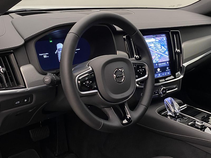 Volvo V90 T8 AWD RECHARGE DARK ULTRA - fotka 19 z 65
