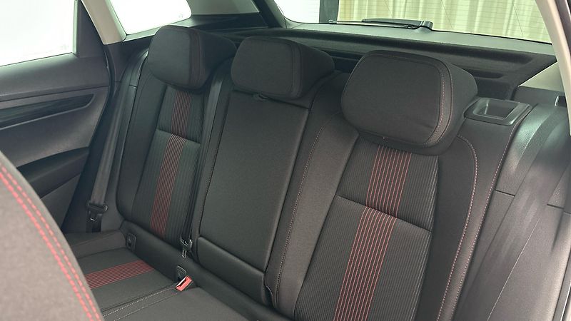 Škoda Karoq 1.5 TSI DSG Style - fotka 16 z 28