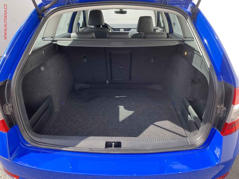 Škoda Octavia (2019) 1.6 TDi, Style, TZ, park - fotka 7 z 18