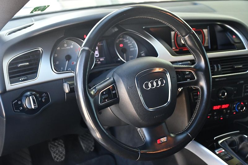 Audi S5 4.2FSI V8 MANUÁL QUATTRO - fotka 12 z 29
