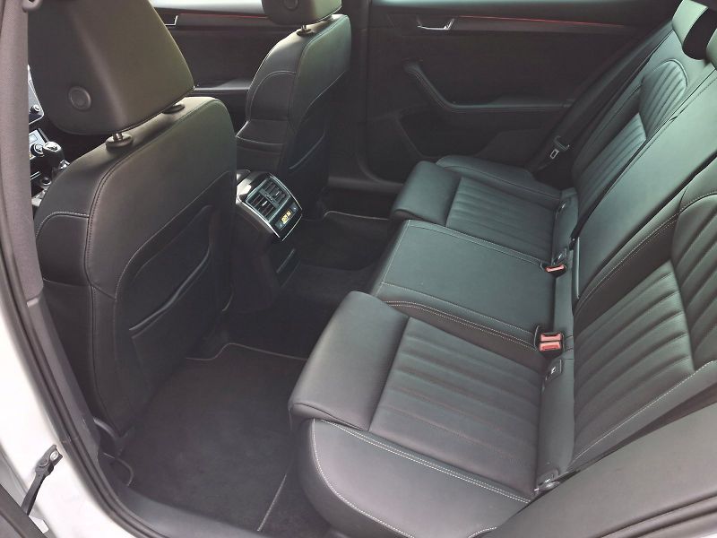 Škoda Superb (2023) Sportline 1.5TSi 110kW - fotka 7 z 35
