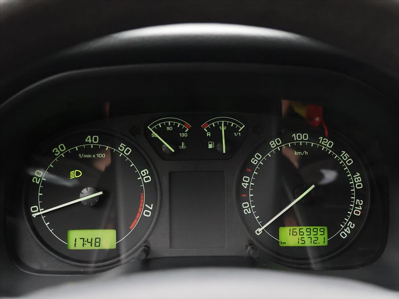 Škoda Octavia 1,6 MPI 75kW Tour Klima 2.Maj - fotka 15 z 26