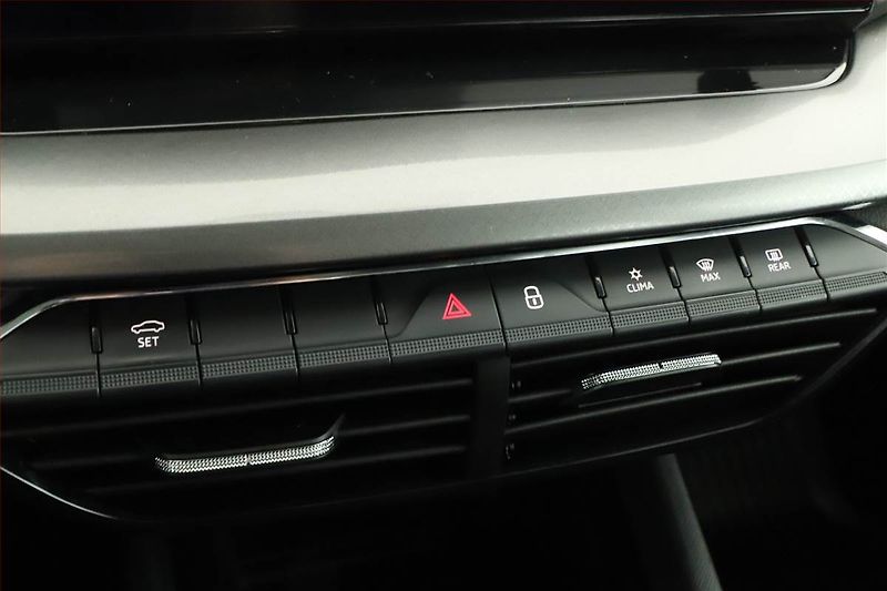 Škoda Octavia (2023) Ambition 2.0 TDI, ČR,1.maj - fotka 13 z 15
