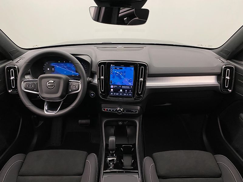 Volvo XC40 (2026) B3 AUT DARK ULTRA  - fotka 2 z 61