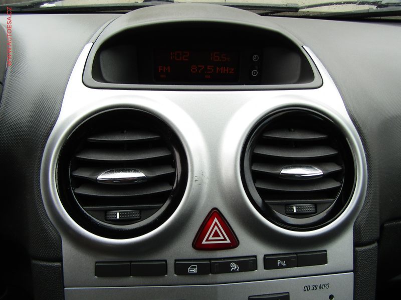 Opel Corsa (2014) 1.2i, ČR, AT, AC - fotka 14 z 16