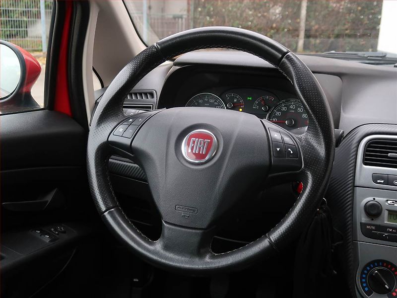 Fiat Punto (2009) 1.4, po STK, servisované - fotka 15 z 16