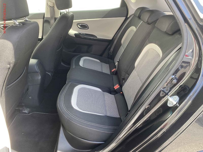 Kia Ceed (2015) 1.6 GDi, Exclusive, navi, - fotka 10 z 19