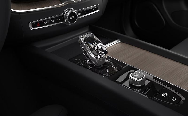 Volvo XC60 (2026) B5 AWD PLUS DARK - fotka 14 z 15