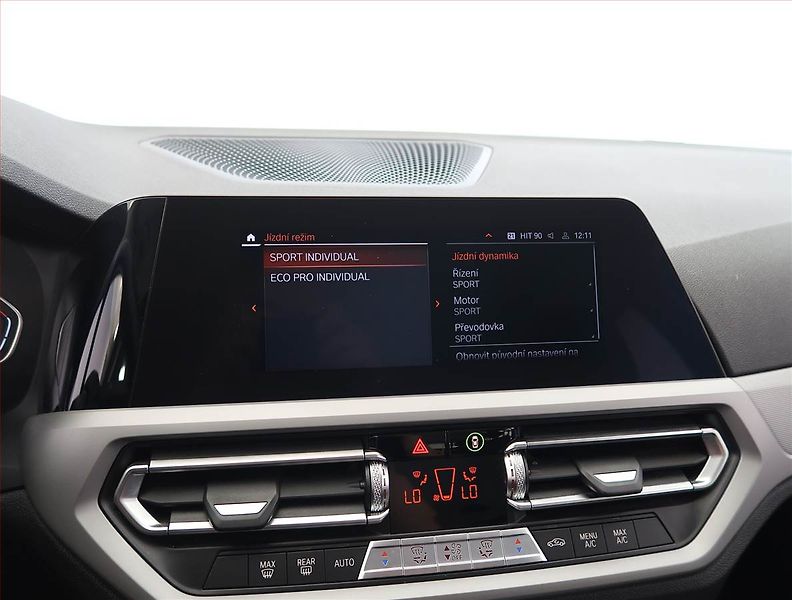 BMW Řada 3 (2021) Advantage 320 d xDrive - fotka 18 z 28