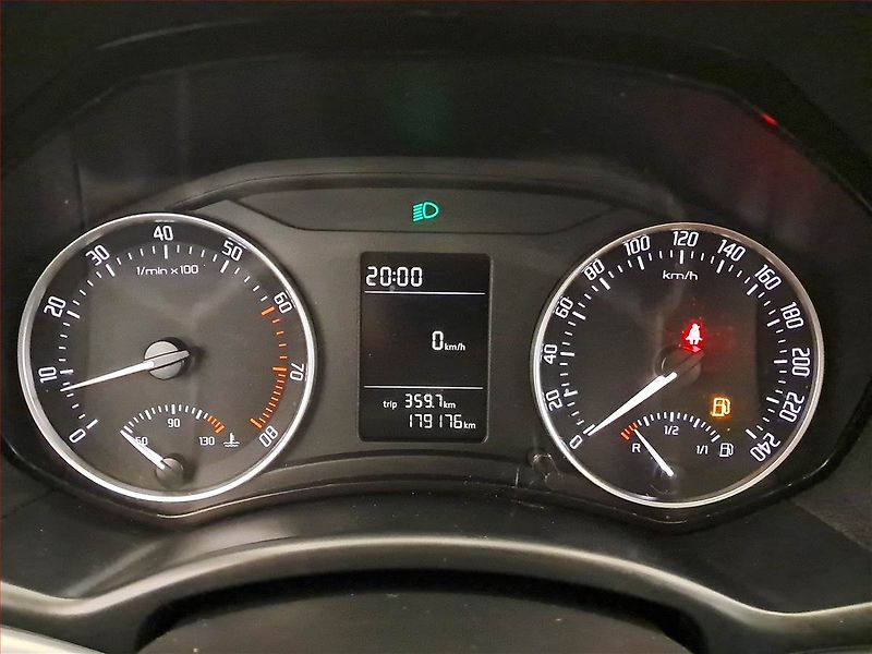 Škoda Octavia (2009) Ambiente 1.4 TSI - fotka 11 z 16