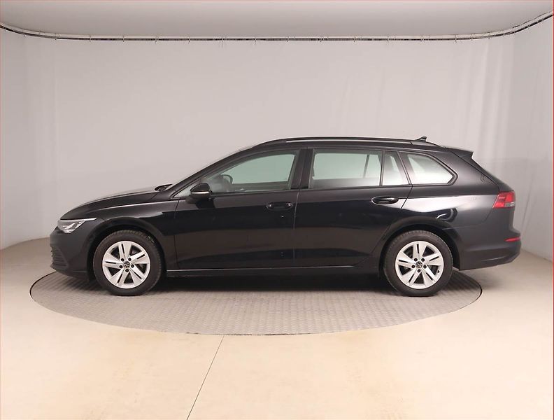 Volkswagen Golf (2023) Life 1.5 TSI, Serv.kniha, Navi - fotka 3 z 16