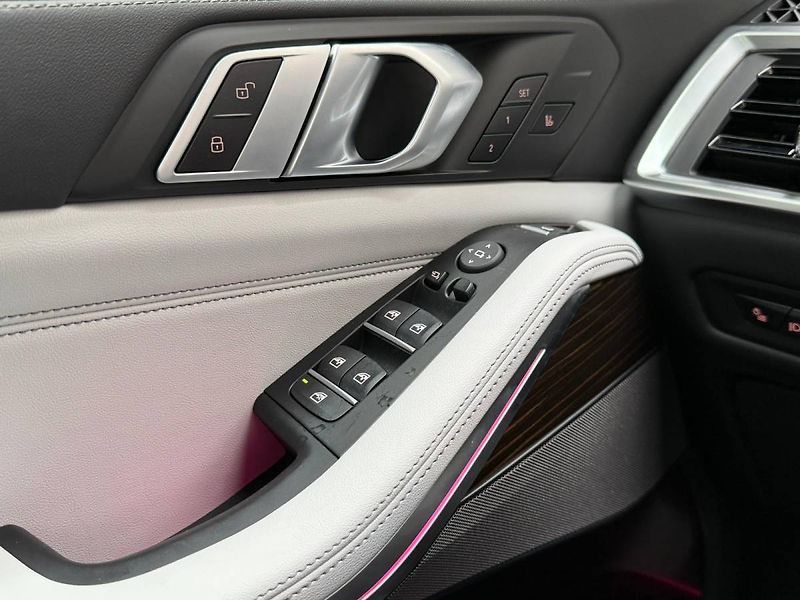 BMW X5 3,0 210 kW xDrive30d - fotka 41 z 55