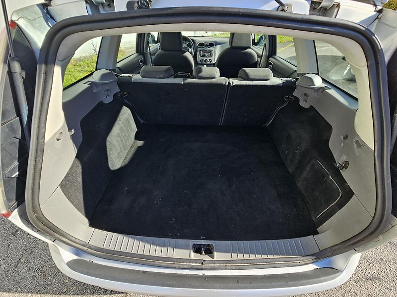 Ford Focus (2011) 1.6i, KLIMA - fotka 11 z 19