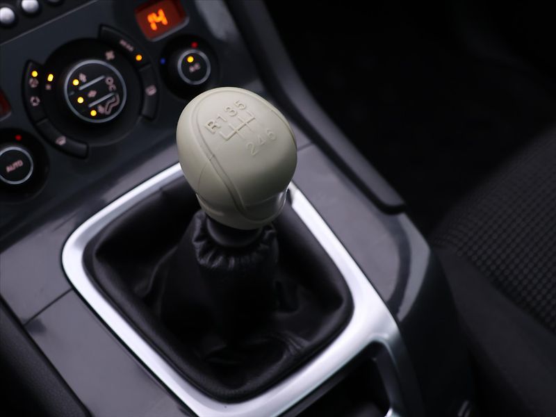 Peugeot 5008 1,6 HDI 82kW Family CZ - fotka 25 z 36