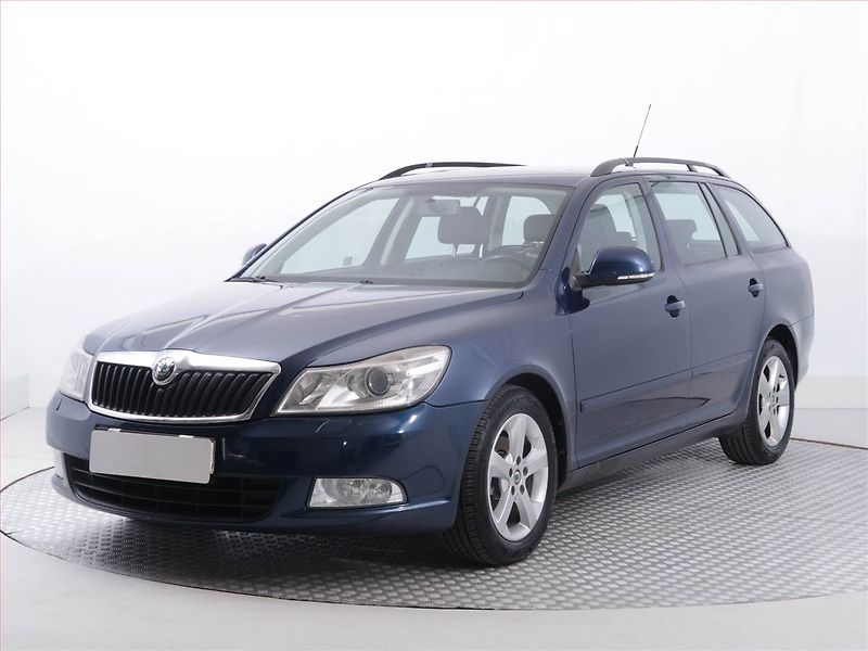 Škoda Octavia (2011) 1.6 TDI, nová STK, jezdí dobře - fotka 2 z 17