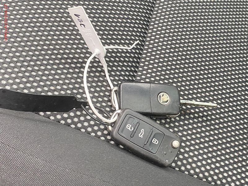 Škoda Roomster (2014) 1.2 TSi, Scout, +kola, panor - fotka 17 z 18