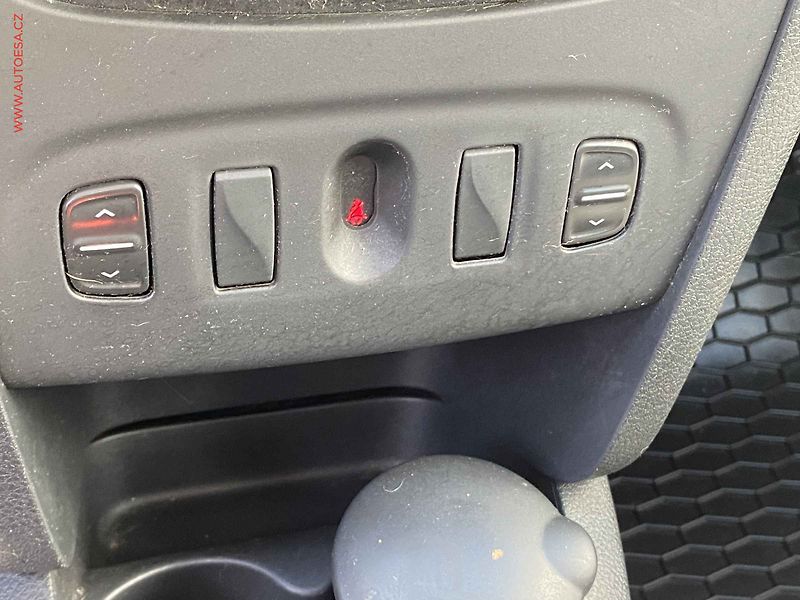 Dacia Logan (2016) 1.2i, ČR, TZ - fotka 12 z 15