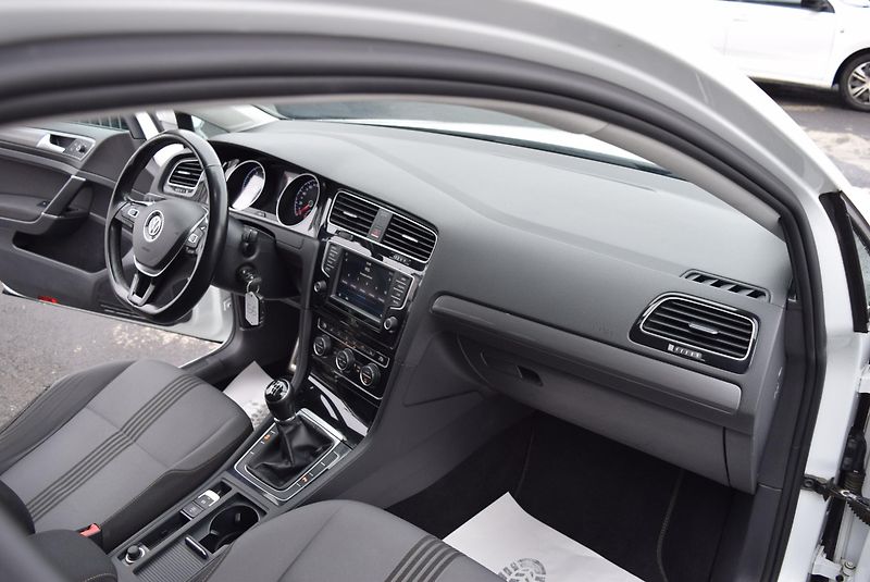Volkswagen Golf Variant (2016) 1.4TSI 92kw CLBMT BMT PAN TAŽ - fotka 36 z 49