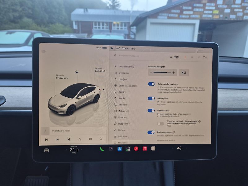 Tesla Model Y RWD 220kw TZ SOH 93,1 % - fotka 29 z 50