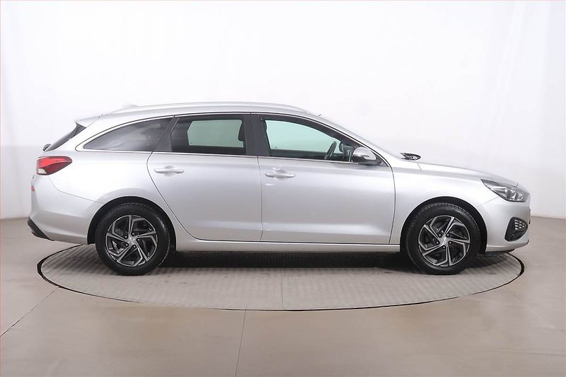 Hyundai i30 (2021) Family 1.5 DPI, Serv.kniha - fotka 6 z 23