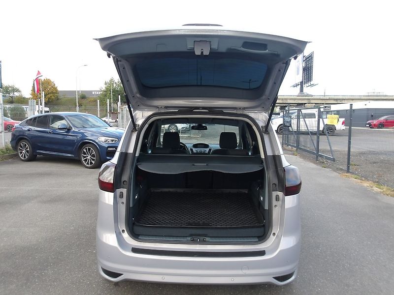 Ford C-MAX 1,6TDCi KRASAVEC !!! 7 MÍST ! - fotka 21 z 27