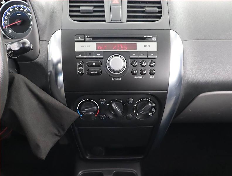 Suzuki SX4 (2012) 1.6 VVT - fotka 12 z 17