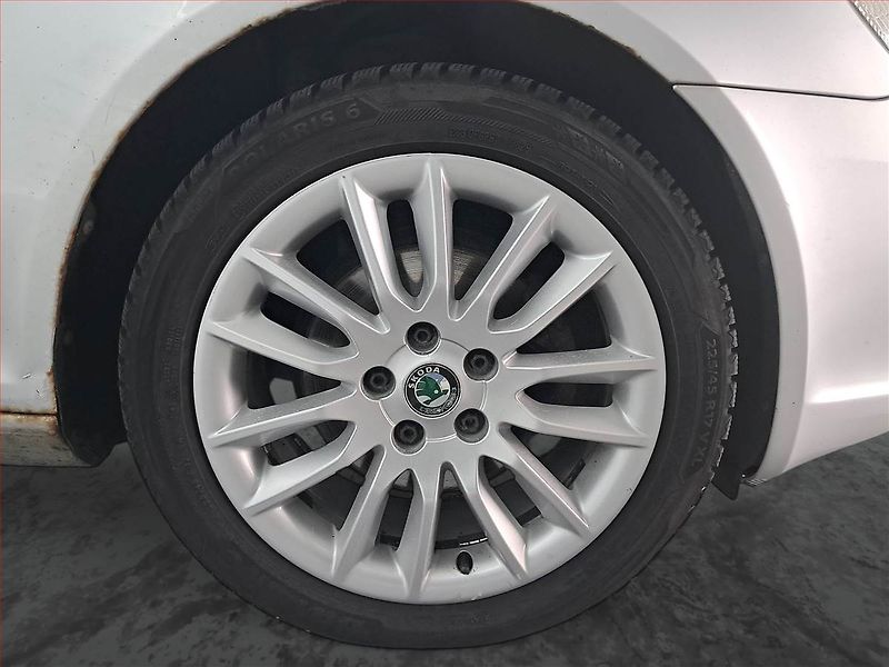 Škoda Octavia (2011) Laurin&Klement 2.0 TDI, 4X4 - fotka 15 z 22