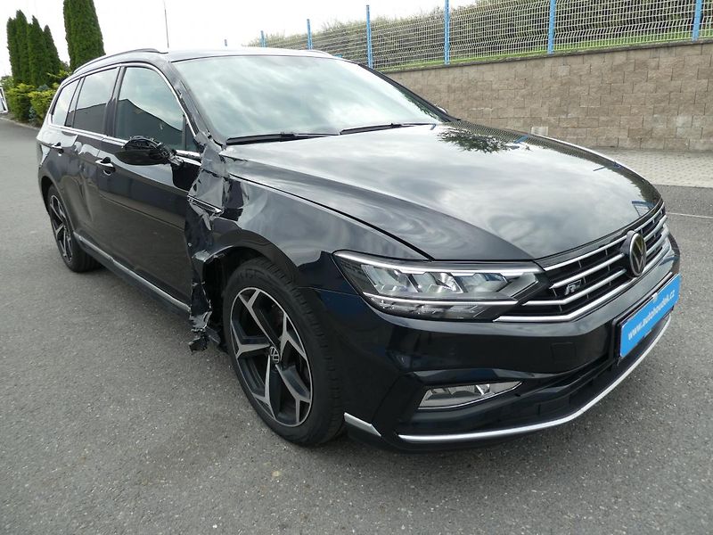 Volkswagen Passat Variant 2,0TSi 140kW R LINE automat - fotka 2 z 15