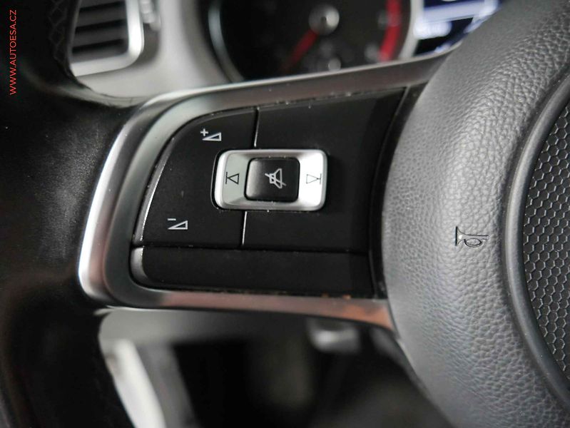 Volkswagen Polo (2016) 1.4i, Navi - fotka 12 z 19