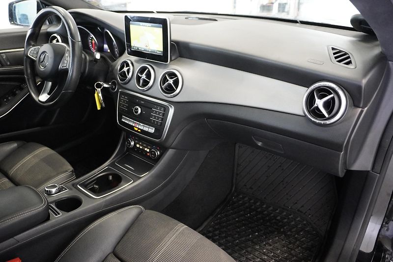 Mercedes-Benz CLA 200 1.6i AUTOMAT, FACELIFT - fotka 24 z 29