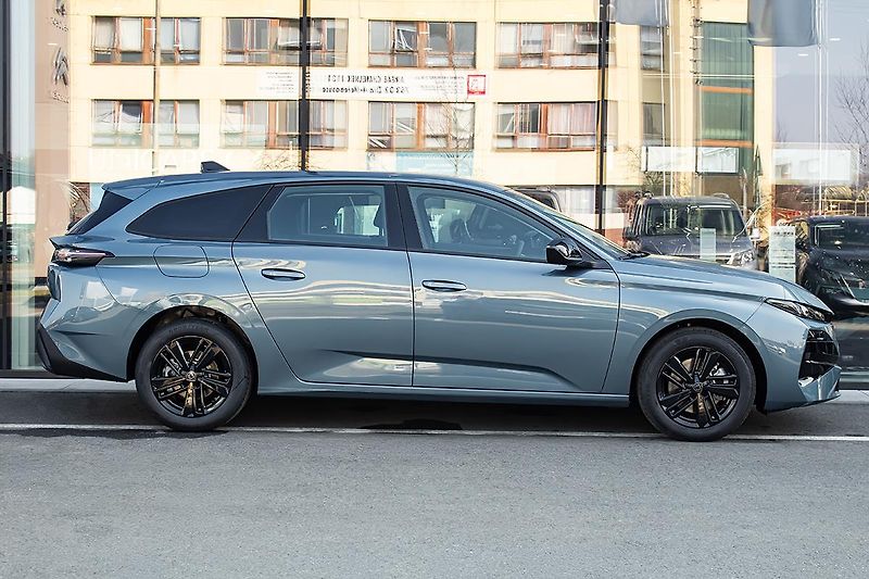 Peugeot 308 (2026) 1,5 SW ALLURE BlueHDi 130 S&S - fotka 4 z 15