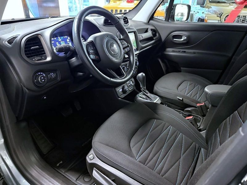 Jeep Renegade (2022) 1.3 T Plug-in Hybrid 4xe AT6 2 - fotka 7 z 21