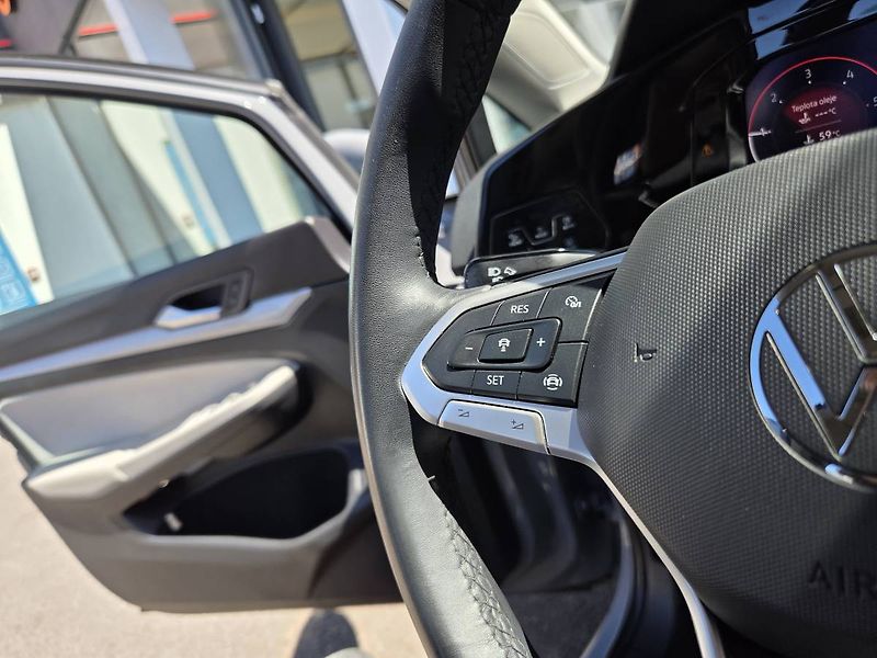 Volkswagen Golf (2023) 2.0 TDI DSG - fotka 15 z 39