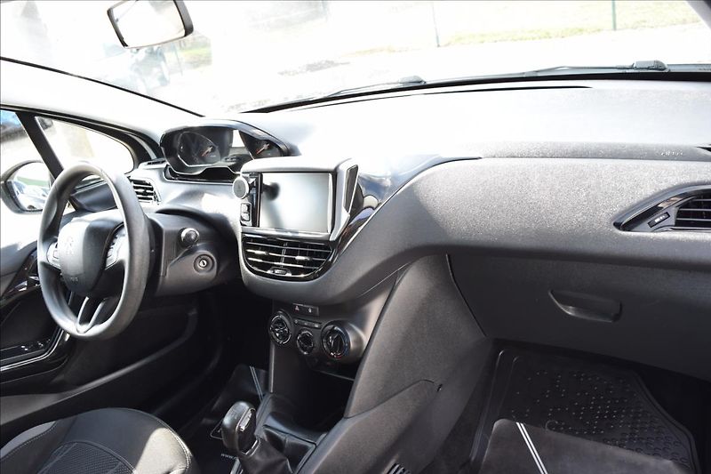 Peugeot 208 1,4 HDi 50KW NÍZKÉ KM KLIMA - fotka 22 z 50