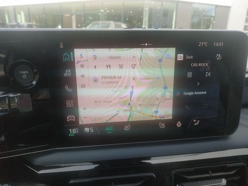 Nissan Micra EVOLVE 52kWh - fotka 17 z 26