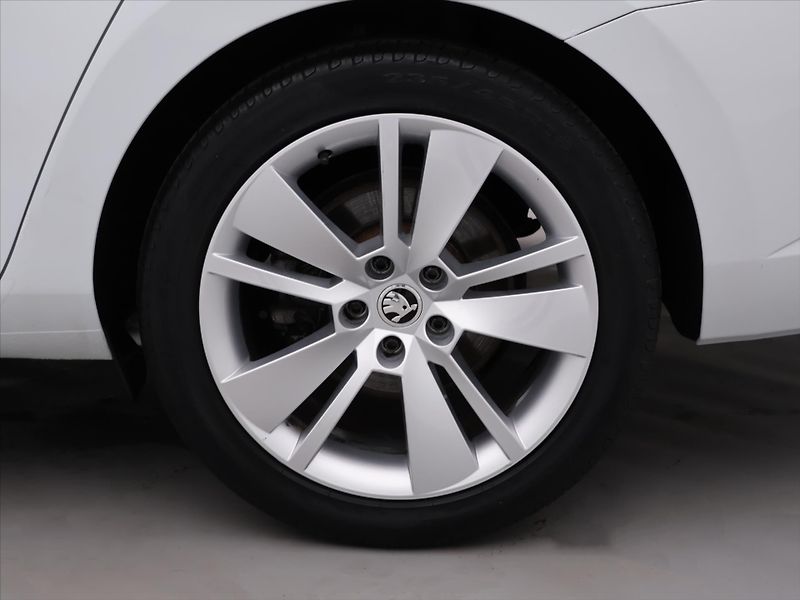 Škoda Superb 2.0 TDI DSG CZ Style Plus Kůže - fotka 30 z 37