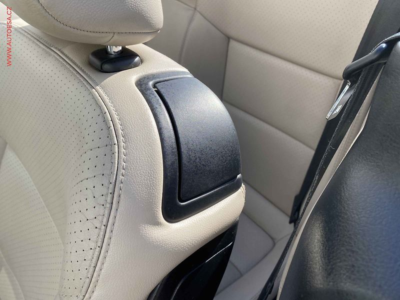Peugeot 207 (2010) 1.6VTi CC, AC, park.asist - fotka 21 z 22