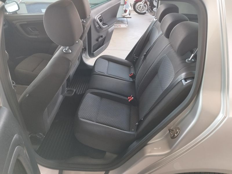 Škoda Fabia (2010) 1,2TSI,63KW,KLIMA,TAŽNÝ,ČR - fotka 13 z 25