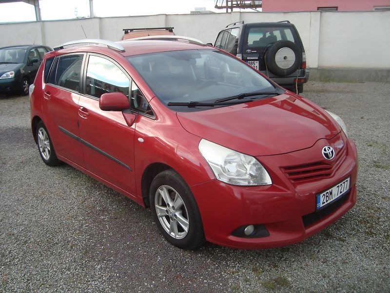 Toyota Verso (2011) 2,0D - fotka 2 z 18