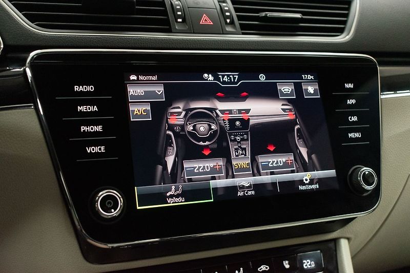 Škoda Superb 2.0 TDI L&K*TAŽNÉ*DPH*ČR 1.MAJ - fotka 37 z 52