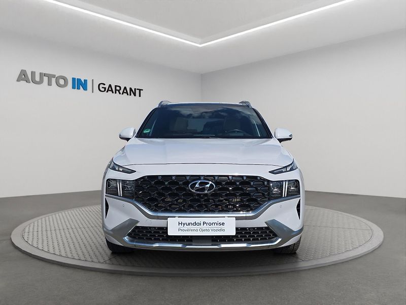 Hyundai Santa Fe (2022) LUXURY 2.2 CRDi DCT 4x4, 7 mís - fotka 2 z 30
