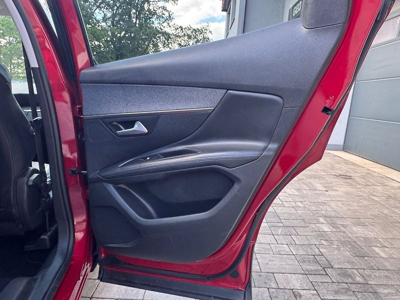 Peugeot 3008 (2017) 1.2 GT-line, automat - fotka 12 z 33