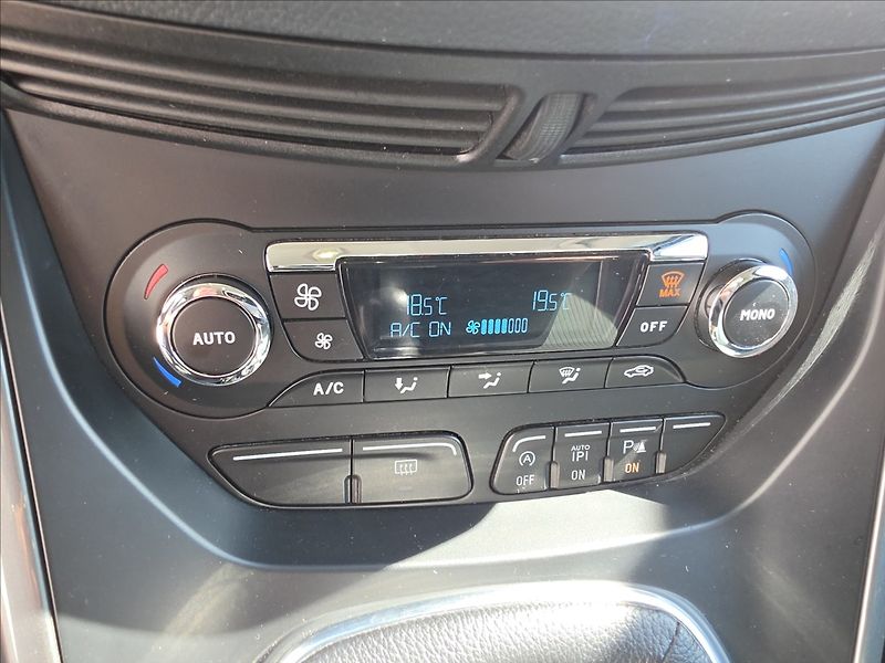 Ford C-MAX 1,6 1 110KW Titanium - fotka 19 z 40