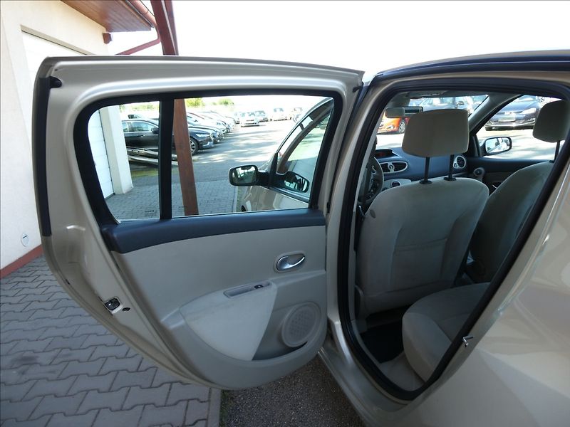 Renault Clio 1,6 i16V automat,serviska,závě - fotka 22 z 47