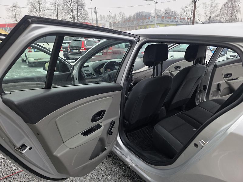 Renault Mégane 1.6 i Parkovací senzory  - fotka 10 z 20