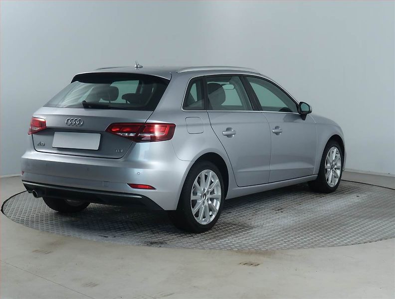 Audi A3 (2016) Ambition 1.6 TDI, Automat - fotka 5 z 16