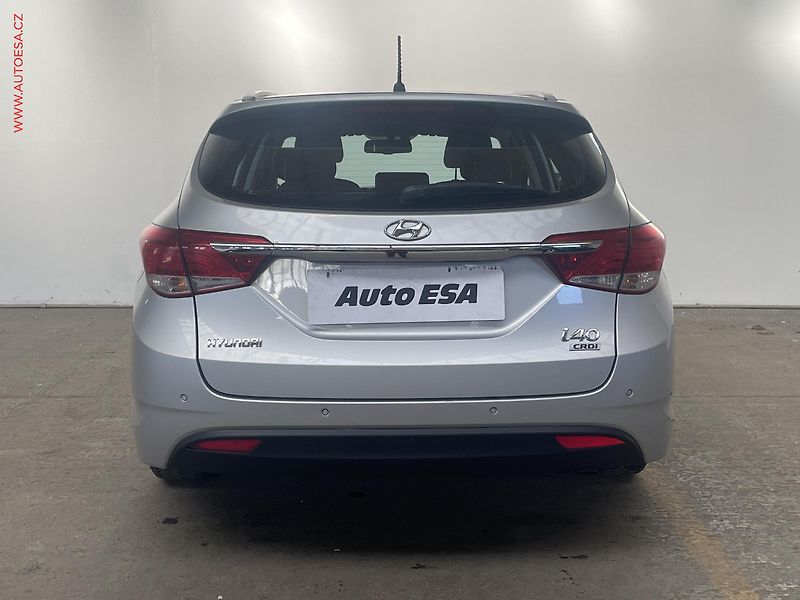 Hyundai i40 (2014) 1.7 CRDi, ČR, AC, TZ, park - fotka 5 z 16