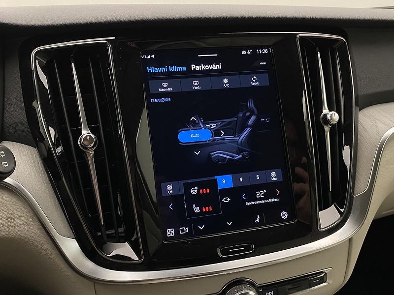 Volvo V60 B4 DARK PLUS AUT CZ - fotka 47 z 51